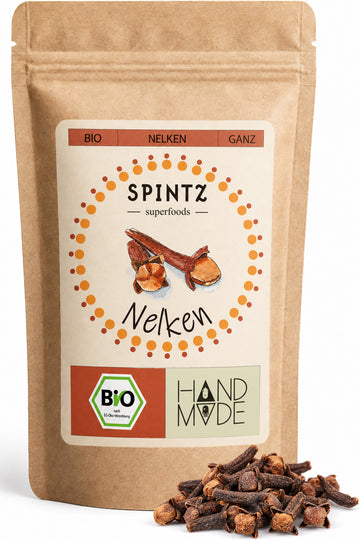 SPINTZ Bio-Nelken im Kraftpapierbeutel mit ganzen Gewürznelken im Vordergrund.