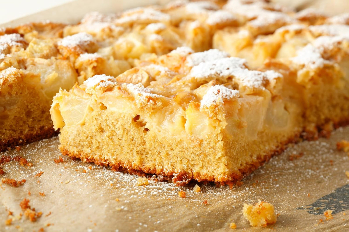 Frisch gebackener Apfelkuchen mit Weinsteinpulver als Backzutat