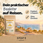 SPINTZ Bio-Ingwer-Kapseln als praktischer Reisebegleiter vor einer Küstenlandschaft mit Wohnmobil.