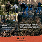 Helfer bei einer regionalen Baumpflanzaktion von SPINTZ in Zusammenarbeit mit Förstern und Gemeinden.