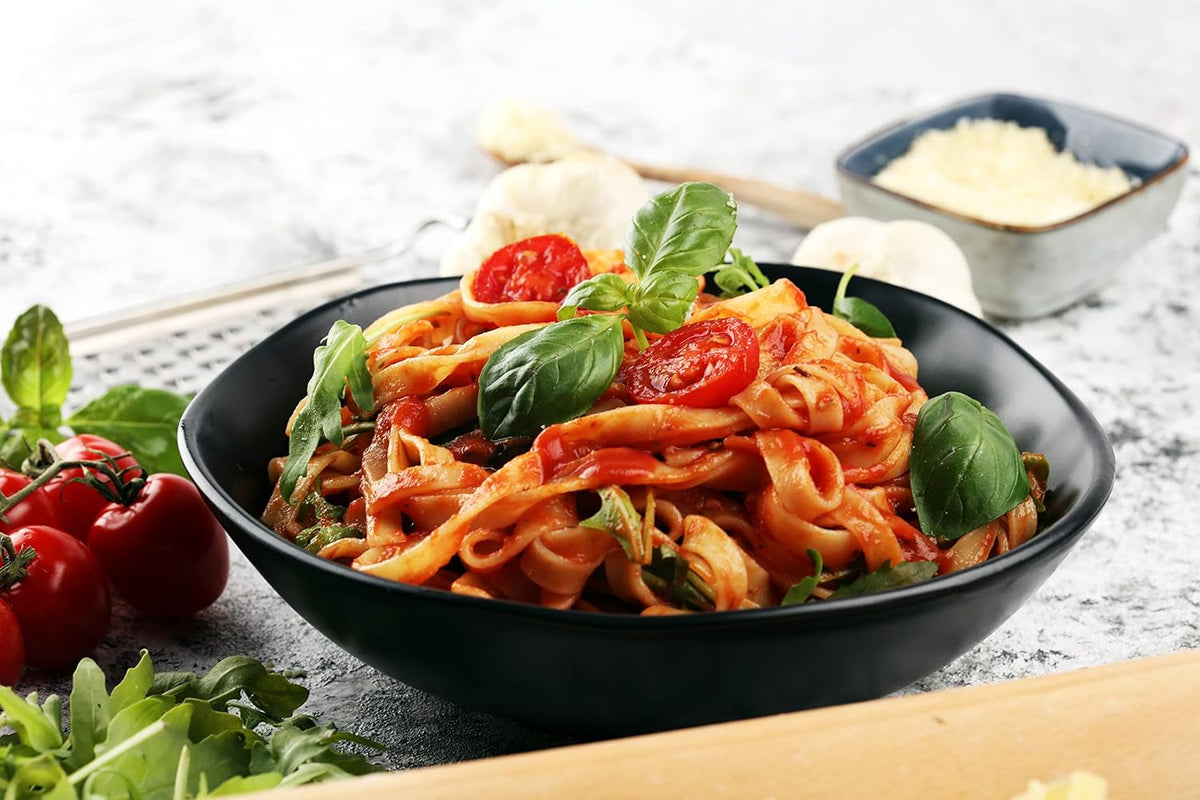 SPINTZ Bio Tomatenpulver in mediterraner Küche – ideal zum Verfeinern von Pasta, Suppen und Soßen
